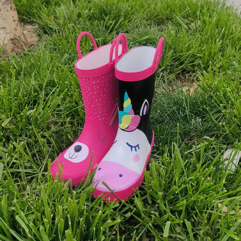 Easy-on handles children 3D printing rubber boots