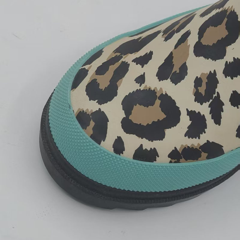 Tailored kids leopard print waterproof rubber boots