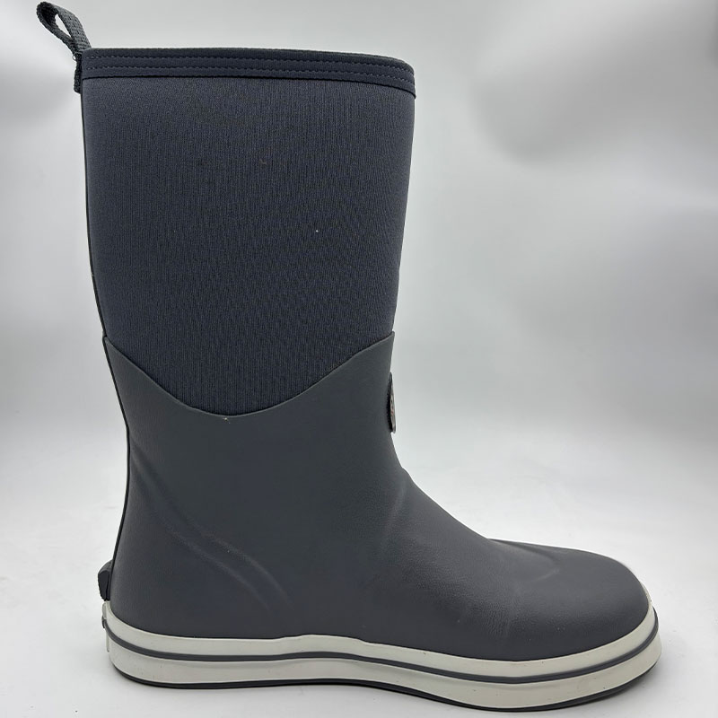 Comfortable deck boots with natural gum rubber outsole