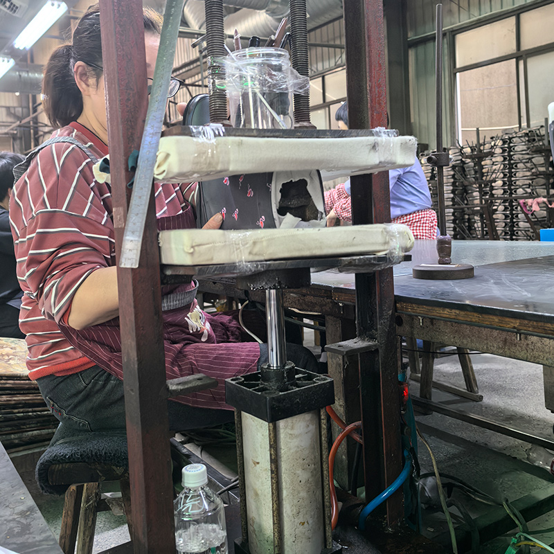 Women rubber garden clogs supplier