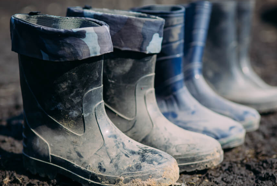 How to Clean Rubber Rain Boots1
