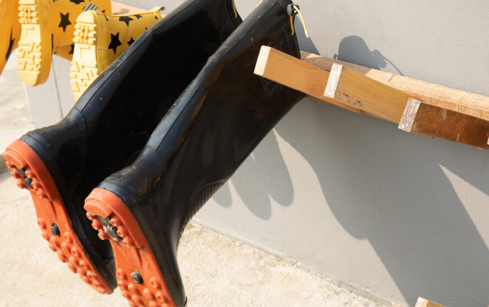 How to Clean Rubber Rain Boots2