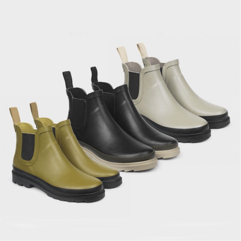3How to Stretch Rubber Boots