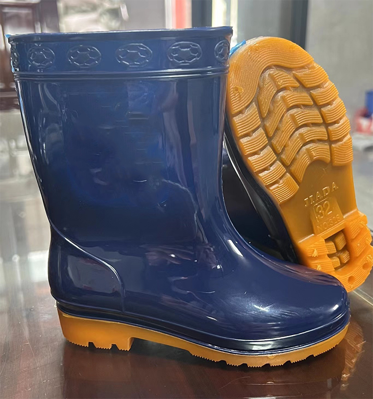 Custom pvc injection boots for kids mother