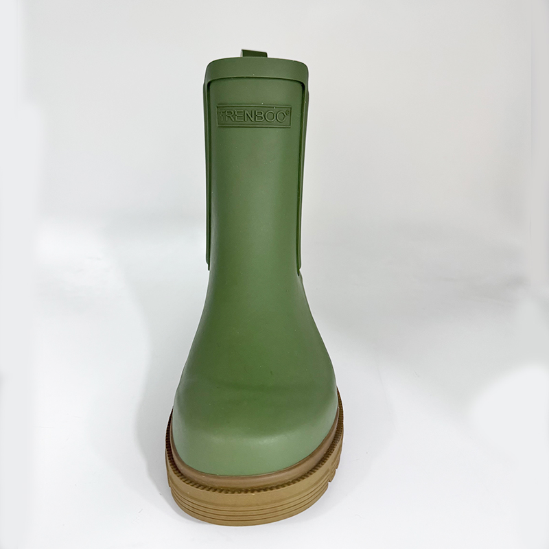 Fashionable Chelsea rubber rain boots for women