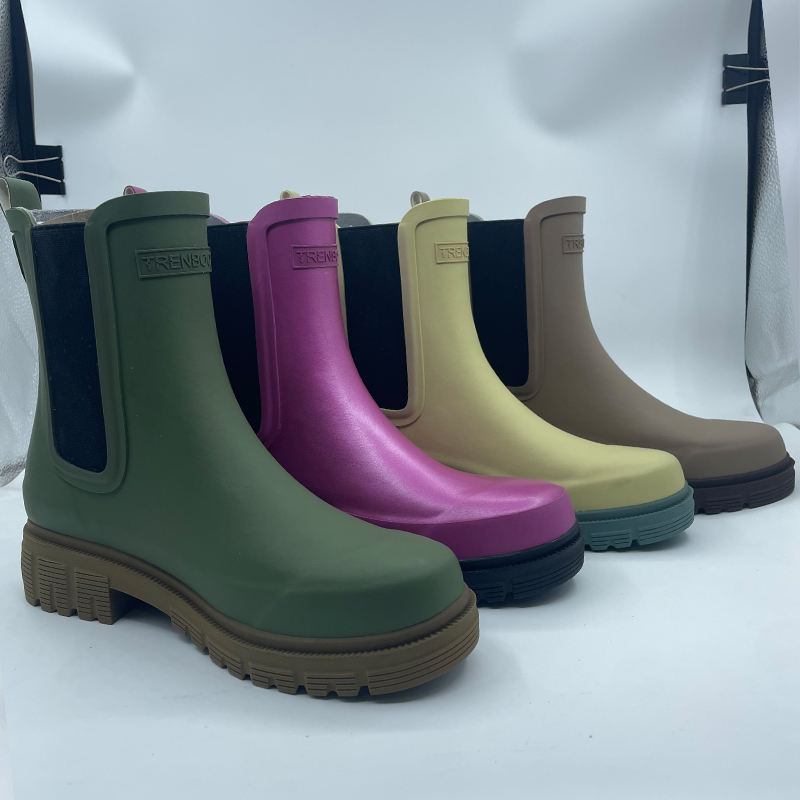 Fashionable Chelsea rubber rain boots for women