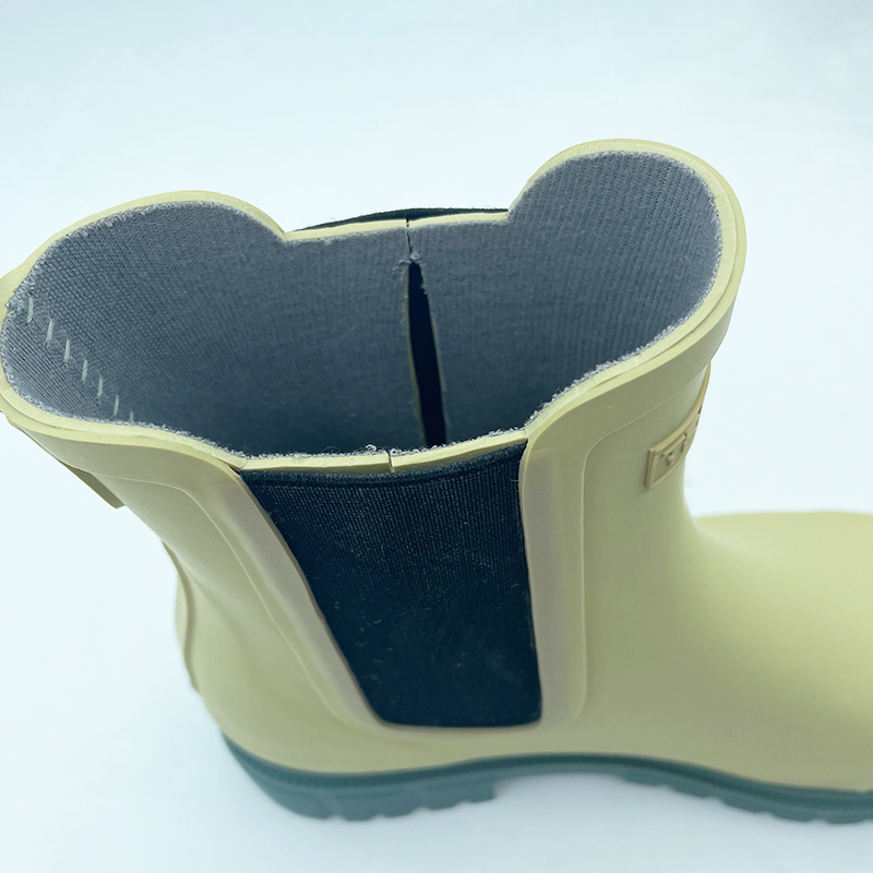 Fashionable Chelsea rubber rain boots for women