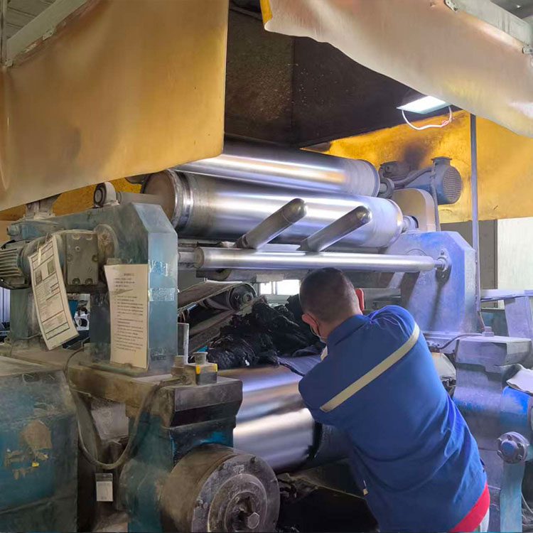 Women’s mid calf solid rubber boots