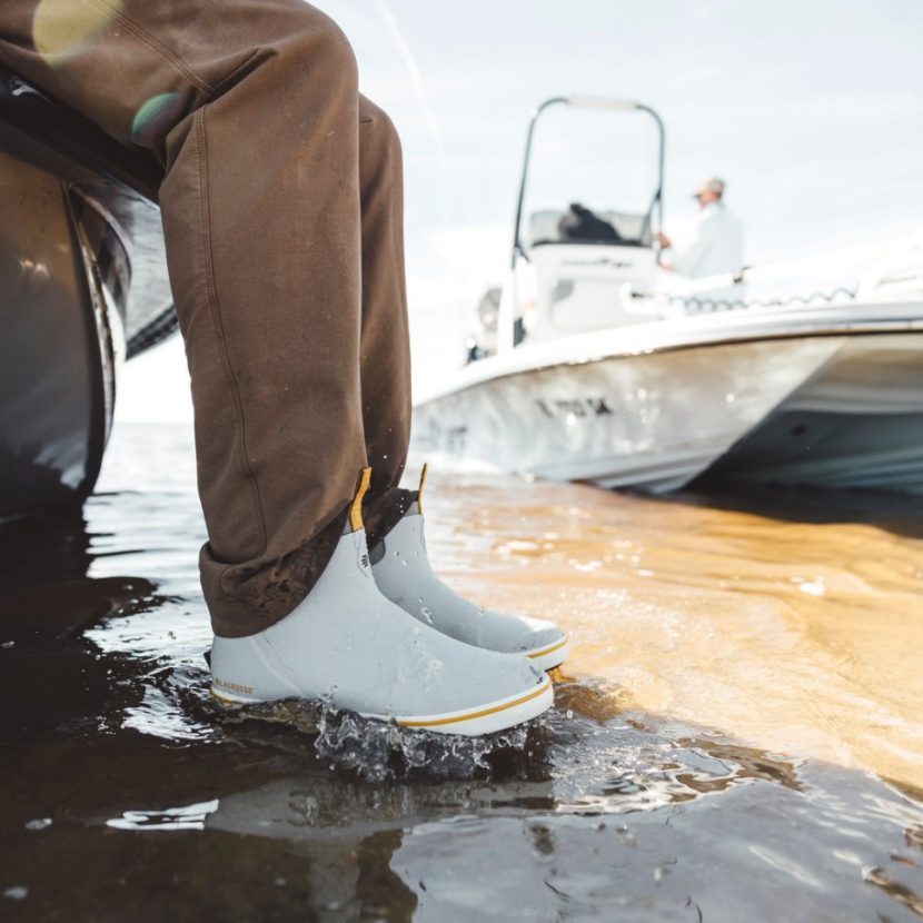 What Are Rubber Deck Boots—and Why Is the Special Siping Sole So Effective? What Are Rubber Deck Boots—and Why Is the Special Siping Sole So Effective?