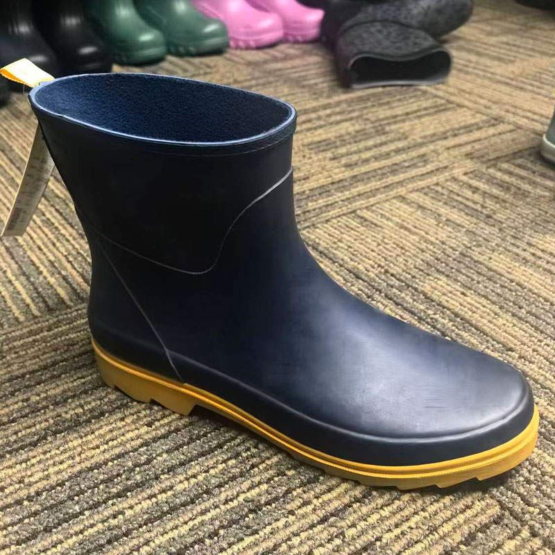 Men’s waterproof ankle high rubber gumboots