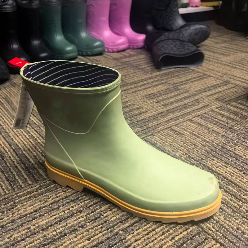 Men’s waterproof ankle high rubber gumboots