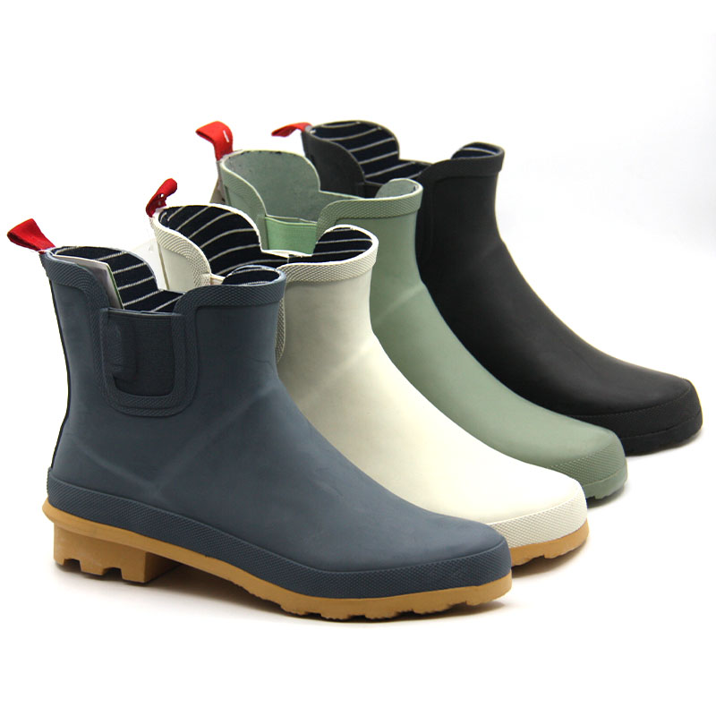 Women rubber chelsea boots with heel