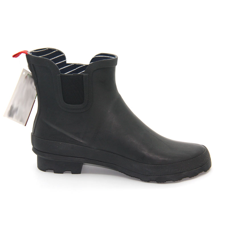 Women rubber chelsea boots with heel