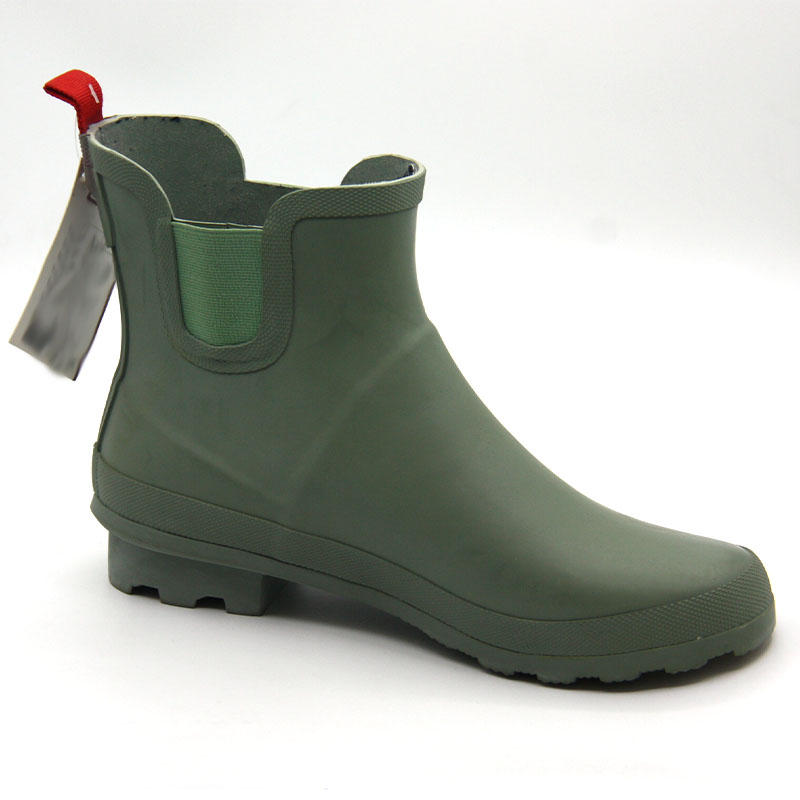 Women rubber chelsea boots with heel
