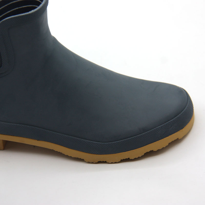Women rubber chelsea boots with heel