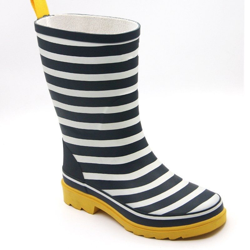 Ladies mid calf print rubber boots manufacturer