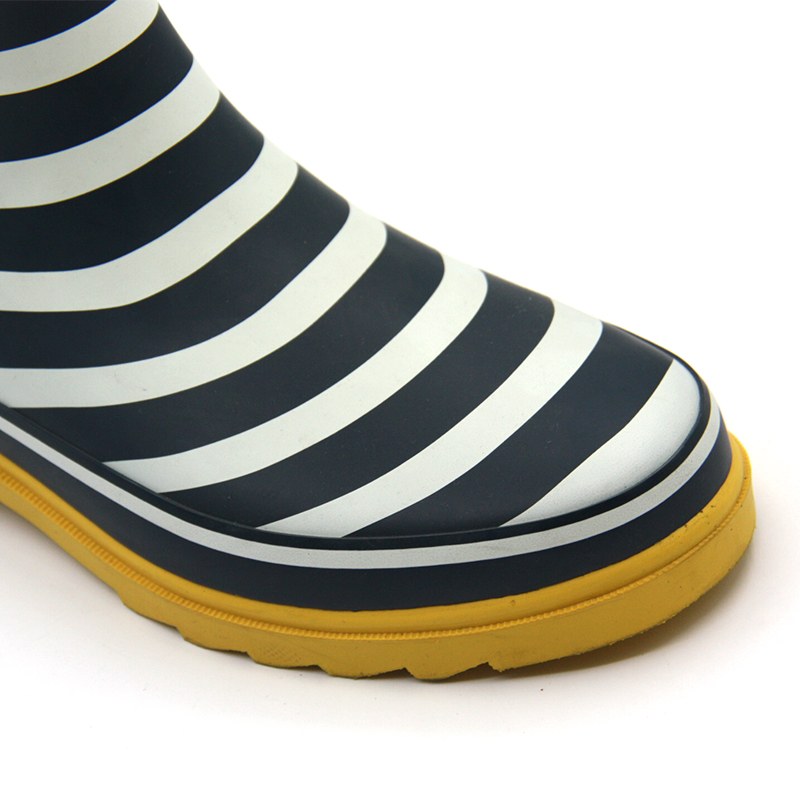 Ladies mid calf print rubber boots manufacturer