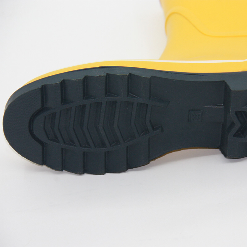 Women’s mid calf solid rubber boots