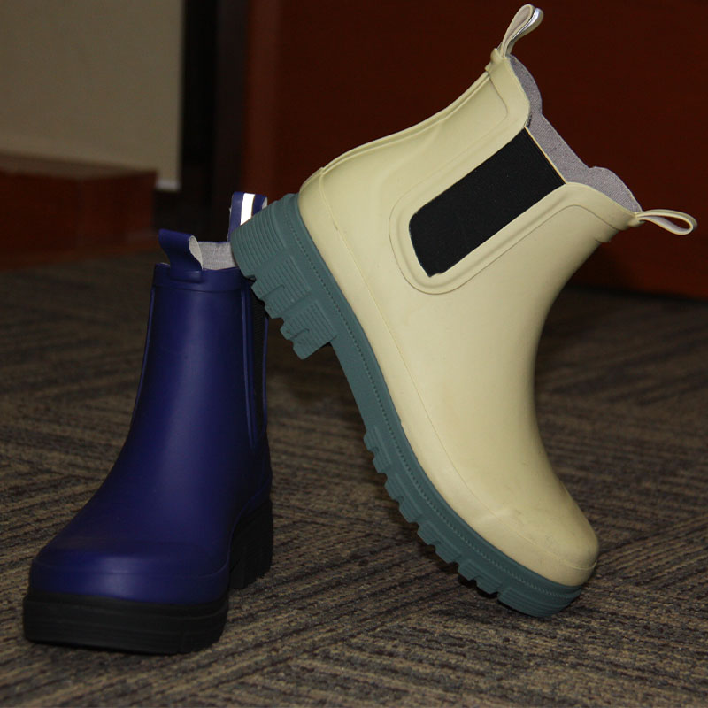 Customized brand logo Rubber Wellington Gumboots