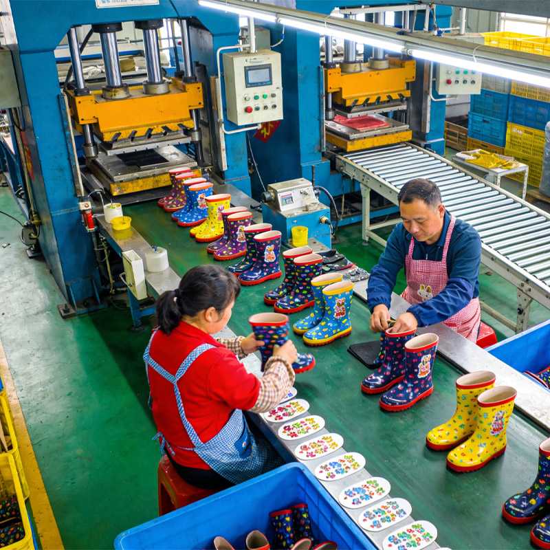 Bottes de pluie en plein air pliables haute douce légère pour hommes en gros